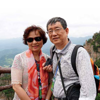 踏遍青山人未老，海棠花下戲兒孫